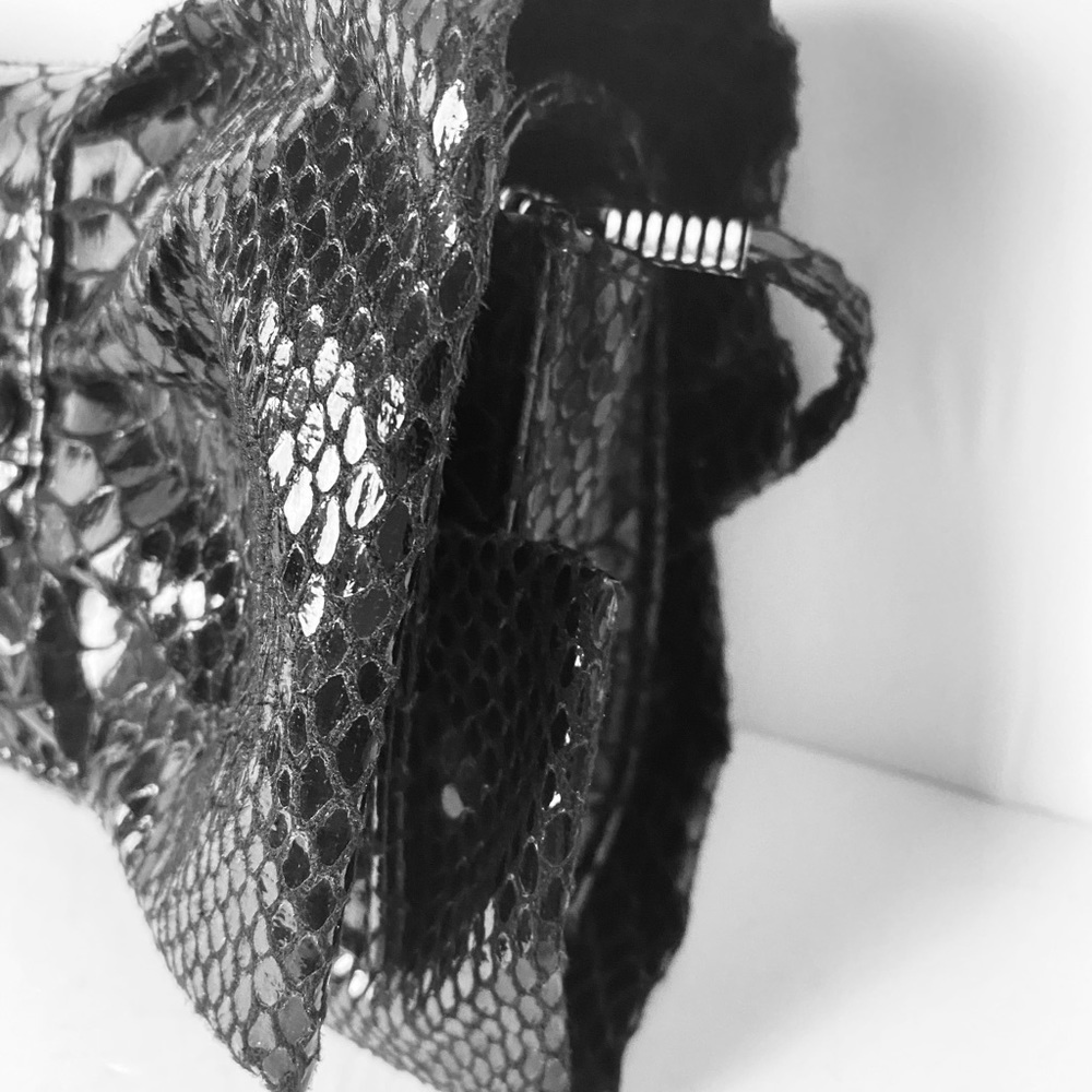 Iman Black Jeweled Broche  Snake Embossed Crossbody Bow Clutch Evening Bag. - Picture 4 of 16